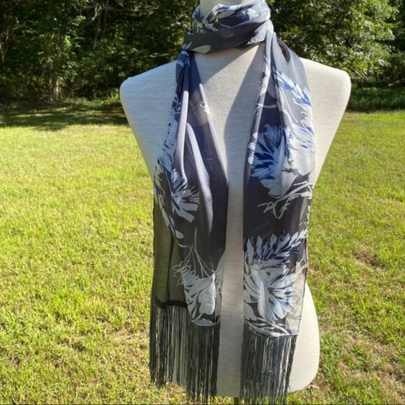 VINCE CAMUTO SCARF GRAY WHITE FLORAL FRINGE LONG RECTANGLE ACCESSORY WRAP - Picture 1 of 7